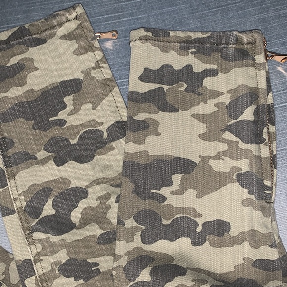 H&M Ladies Camouflage Skinny Pants. Size US6. NWT - Picture 4 of 5
